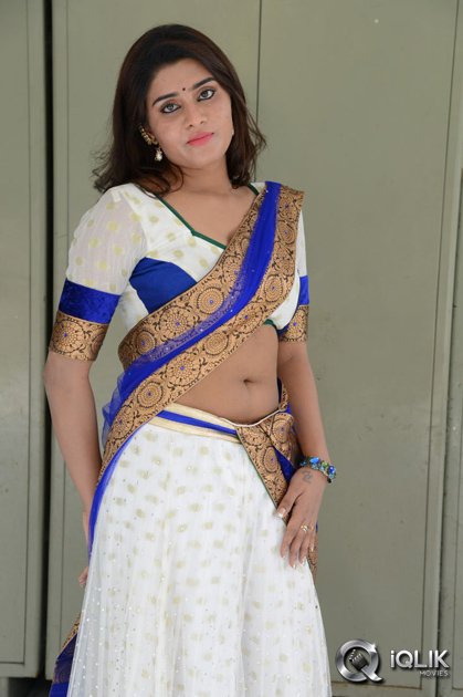 Harini-at-Pichekkistha-Movie-Press-Meet